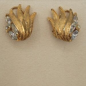 VTG Earrings Gold Tone Sparkling Rhinestone Clip On Fashion Boho Stmt Glam Event